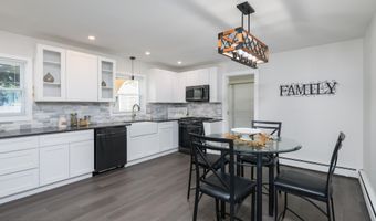 422 Maple Dr, Belford, NJ 07718