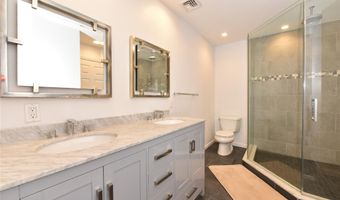 142 I U Willets Rd, Albertson, NY 11507