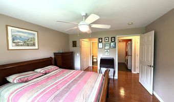35 Governor Cir, Albany, NY 12208