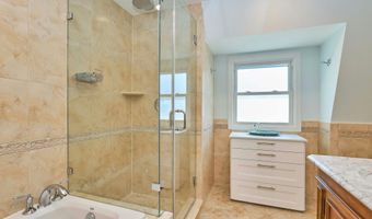 255 N BRYAN St, Arlington, VA 22201