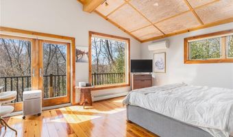 85 Gondola Ave, Jamestown, RI 02835