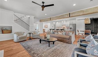 103 NE 7th St, Bentonville, AR 72712