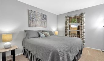 502 Oak Ridge Trails Ct, Ballwin, MO 63021