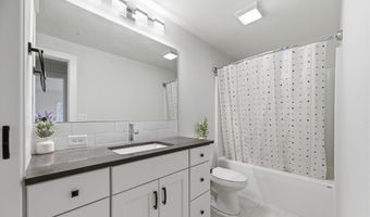 1113 W Lakeway Ct, Andover, KS 67002