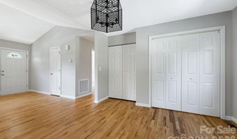 76 Selwyn Rd, Asheville, NC 28806