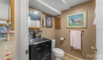 10 Oak Leaf Ln, Arden, NC 28704