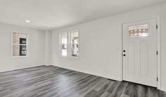 13 E KING St, Abbottstown, PA 17301