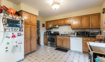 1527 W Holtz Ave, Addison, IL 60101