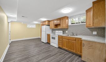 2327 Donald St, Ames, IA 50014