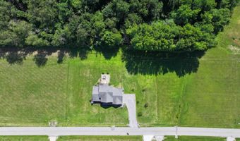 106 Flower Dr, Albion, IL 62806