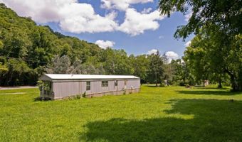 941 E Clayton Rd, Alderson, WV 24910