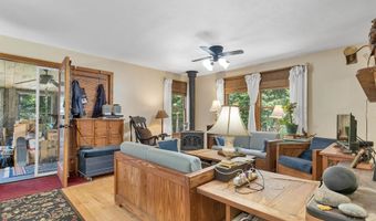 8 New London Dr, Barnstead, NH 03225
