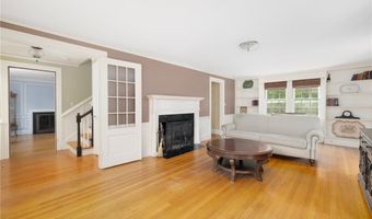 2 Carvin Ct, Warwick, RI 02886