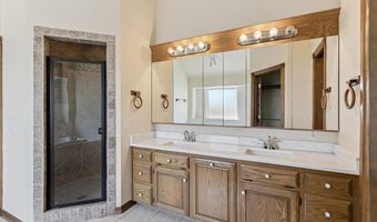 506 Fieldcrest Dr, Chickasha, OK 73018