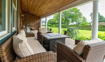 7 Gibson Ave, Narragansett, RI 02882