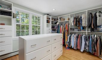 70 Jefferson Dr, East Greenwich, RI 02818