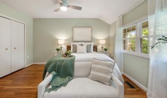 2312 N DEARING St, Alexandria, VA 22302