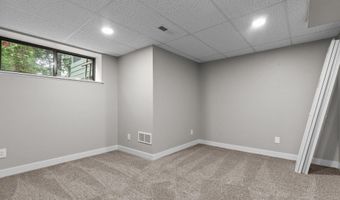 929 E NORTHWOOD Dr, Appleton, WI 54911