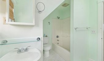 55 Hunter Ave, Newport, RI 02840