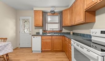 8464 Becker Ave, Allen Park, MI 48101