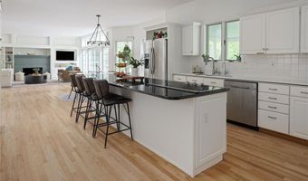 125 Fernwood Dr, East Greenwich, RI 02818
