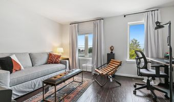 1924 CHAPMAN Ave 10, Rockville, MD 20852