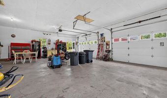 625 Mcgrath Pond Rd, Belgrade, ME 04917