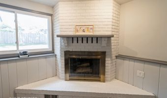1942 Trail Ridge St, Arlington Heights, IL 60004