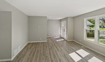 731 Roaring Brook Ln, Algonquin, IL 60102