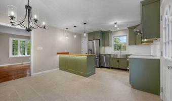 2 Woodland Rd, Acushnet, MA 02743