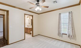 506 Fieldcrest Dr, Chickasha, OK 73018