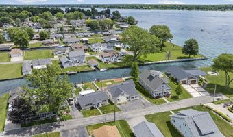 114 Interlochen Dr, Algonac, MI 48001