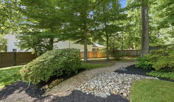 5902 WILSON Ln, Bethesda, MD 20817