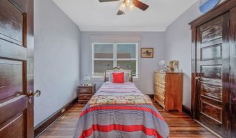 33 S Bay Ave, Amityville, NY 11701