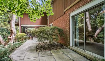 3818 N RIDGEVIEW Rd, Arlington, VA 22207