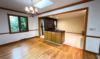 457 E Pioneer Trl, Aurora, OH 44202