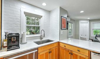 1216 E Main Rd, Middletown, RI 02842