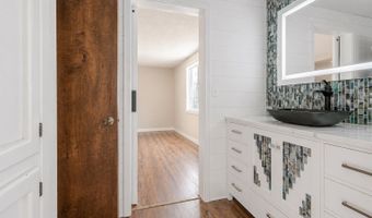 656 E Thornton Lake Dr NW, Albany, OR 97321