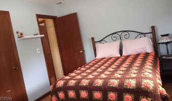 8 Nimbus Dr, Alloway, NJ 07462