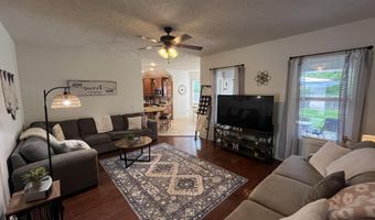 1025 Nickolas St, Aurora, MO 65605