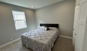 769 W Fairway Dr, Addison, IL 60101