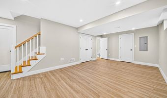 8 Country Ln, Billerica, MA 01821