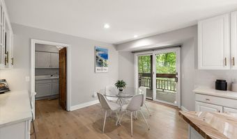 3427 E Dobson Pl, Ann Arbor, MI 48105