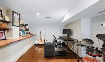 2424 Kingsbury Dr, Charlotte, NC 28205