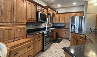 105 Linden Ln, Albia, IA 52531