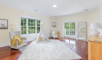 9715 SINGLETON Dr, Bethesda, MD 20817