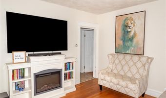 260 Grosvenor Ave, East Providence, RI 02914