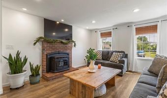 6 Fleuette Dr, Bellingham, MA 02019