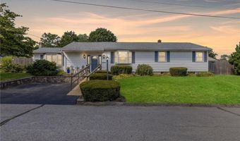 8 Meadow Ln, Coventry, RI 02816