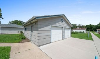 412 S 1st Ave, Brandon, SD 57005
